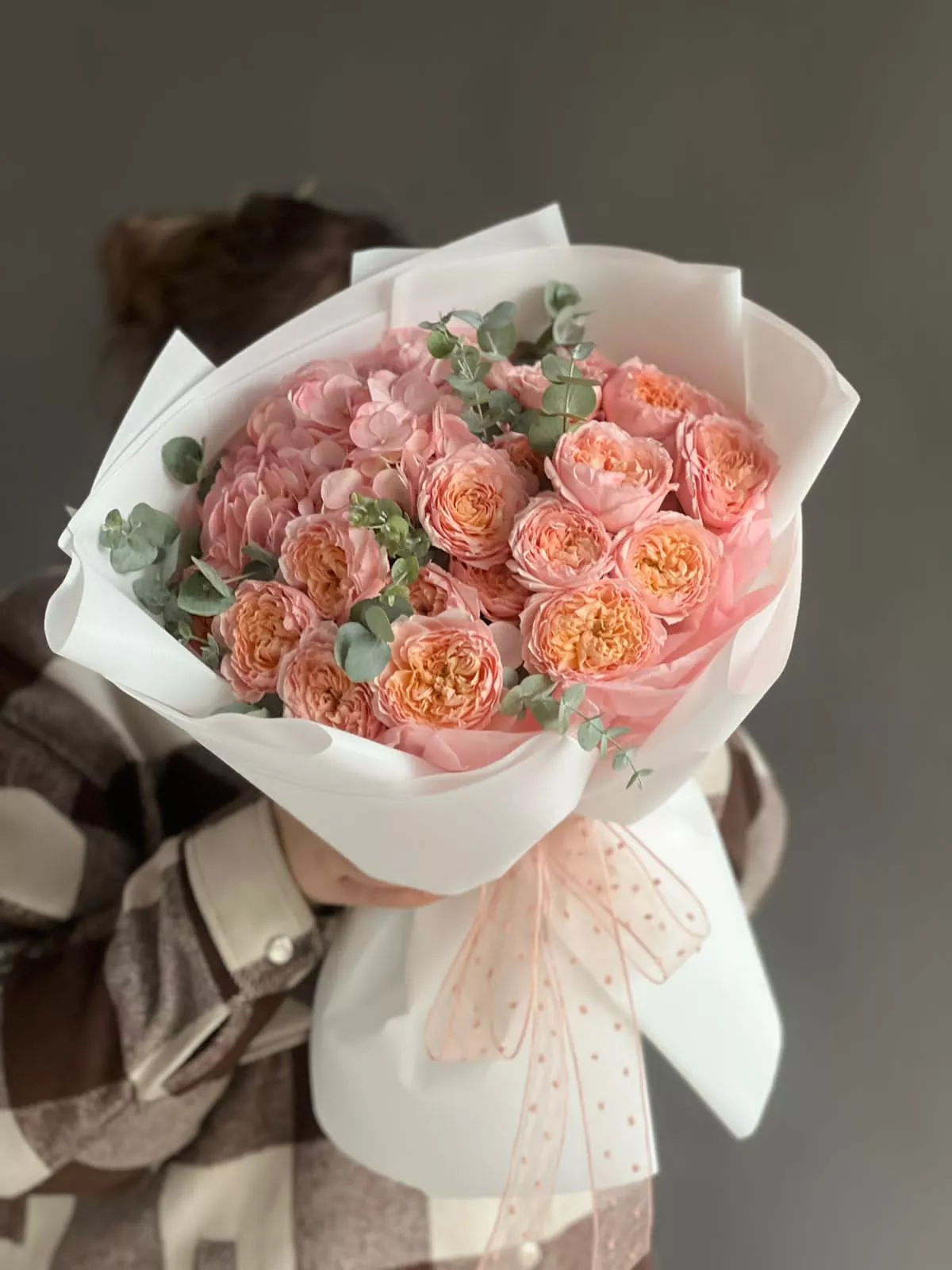 Букет "Айона" из гортензии и пионовидных спрей роз
