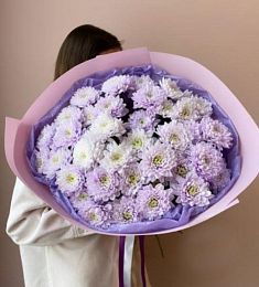 Букет из 9  фиолетовых кустовых хризантем в оформлении