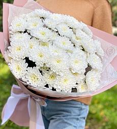 Букет из 9 белых кустовых хризантем в оформлении