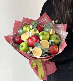 Фруктовый букет "Весенний" из яблок, лимонов и эвкалипта