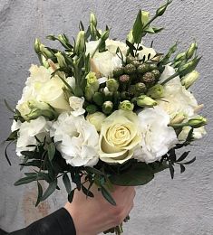 Букет невесты "Офелия" из роз, Лизиантусов и брунии