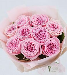 Букет 9 пионовидных роз в стильном оформлении
