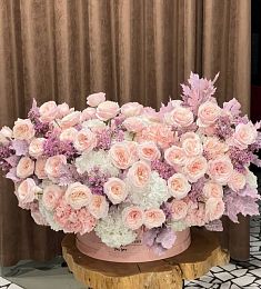 Самый роскошный букет из пионовидных роз и гортензий