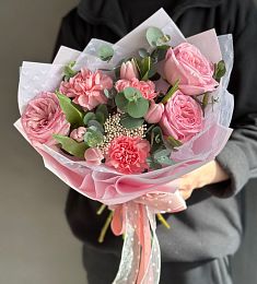 Букет "Salma" из гвоздик, роз и тюльпанов