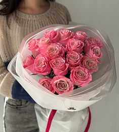 Букет из 15 розовых блестящих роз